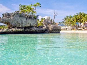 Filipinler 2 milyon ziyaretçisi olan Boracay Adası'nı turistlere kapattı