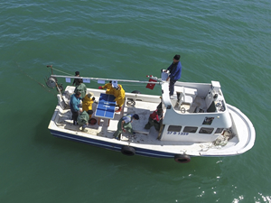 Tekne üzerinde masa tenisi oynadılar