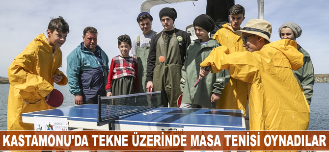Tekne üzerinde masa tenisi oynadılar