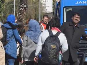 Çeşme'de 92 kaçak göçmen yakalandı