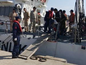 Kuşadası Körfezi’nde 72 kaçak göçmen yakalandı