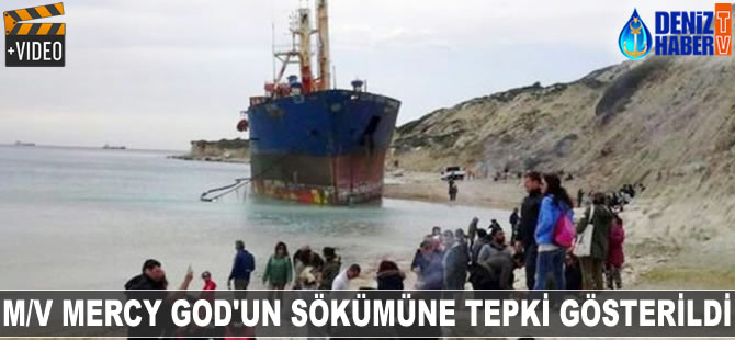Bozcaada'da demirli olan M/V Mercy God'un sökümüne tepki gösterildi
