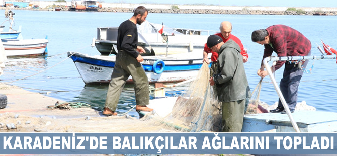 Karadeniz'de balıkçılar ağlarını topladı