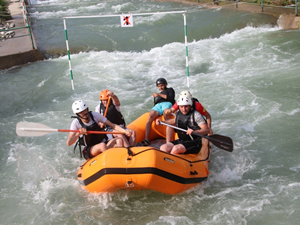 Yusufeli'de Kurumlar Arası Rafting Yarışları Şenliği yapıldı