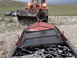 Van'da el konulan tekneler karadan taşındı