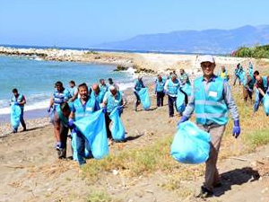 Antalya’da 52 hükümlü sahilde temizlik yaptı