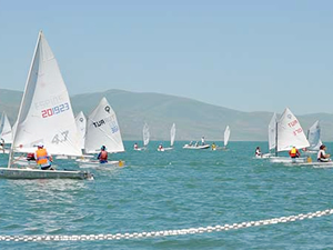 Kış turizminin gözdesi Çıldır, yazın da yelkenle renklenecek