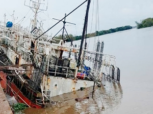 REYES DEL MAR 2’ iskelede alabora oldu