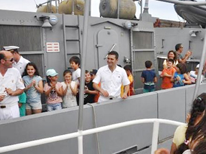 Muğla'ya demirleyen TCG İMBAT, yoğun ilgi gördü