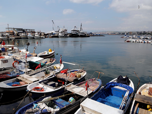 Marmara Denizi'nde lodos, deniz ulaşımına engel oldu