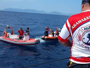 Ayvalık'ta iki kişiyi arama çalışmaları devam ediyor