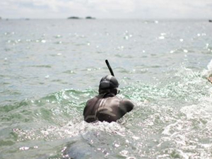 Ben Lecomte, Büyük Okyanus'u yüzerek geçme denemesine başladı