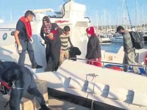 İzmir'de lastik botta 41 kaçak göçmen yakalandı