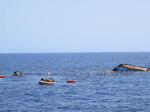 Yemen açıklarında Afrikalı göçmenleri taşıyan tekne battı: 40 ölü