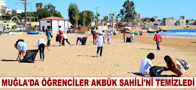 Muğla'da öğrenciler Akbük Sahili'ni temizledi