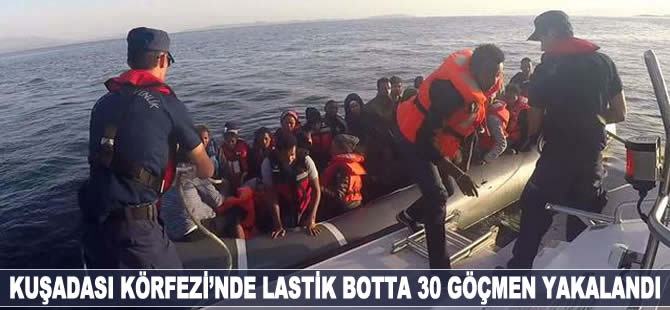 Kuşadası Körfezi'nde lastik botta 30 göçmen yakalandı