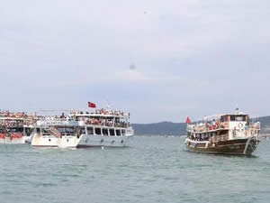 Ayvalık'ta tekne turları yoğun ilgi gördü