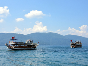 Gökova Körfezi'nde turistler günübirlik turlara çıkıyor