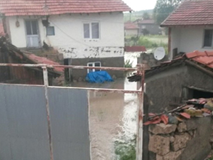 Eskişehir'de sel suları caddelere nehir gibi aktı