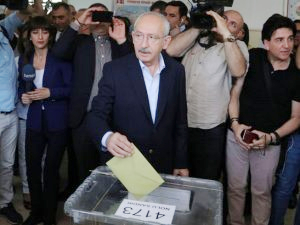 CHP Genel Başkanı Kılıçdaroğlu, oyunu Ankara'da kullandı