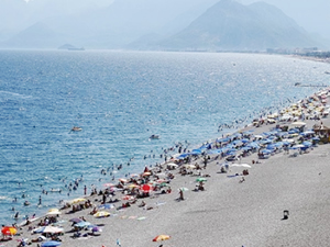 Antalya'da turist sayısındaki artış hız kesmedi