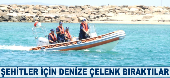 Şehitler için denize çelenk bıraktılar