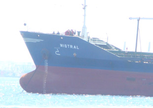 Mistral Marmaray şamandırasına takıldı