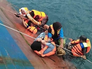 Endonezya'daki feribot kazasında ölü sayısı 30'a yükseldi