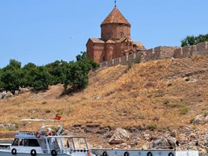 Akdamar Adası'na içme suyu hattı çekiliyor