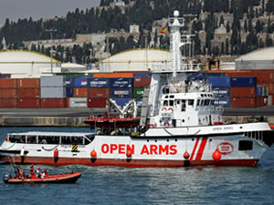 İspanya bir göçmen gemisine daha limanlarını açtı
