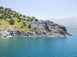 Van Gölü'nün saklı koyları keşfedilmeyi bekliyor