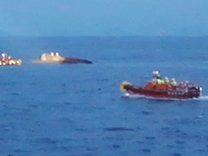 Güney Kore'de balıkçı teknesi alabora oldu!