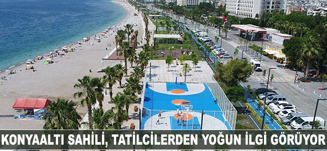 Konyaaltı Sahili, tatilcilerden yoğun ilgi görüyor