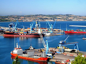 İtalya limanlarını uluslararası misyon gemilerine kapatabilir