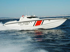 İzmir açıklarında 90 kaçak göçmen yakalandı