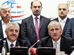 Ahmet Arslan görevini Cahit Turhan'a devretti