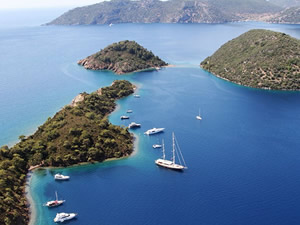 Göcek koyları turistleri çekmeyi başarıyor