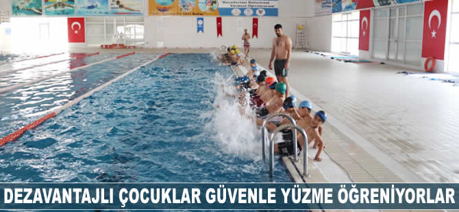 Dezavantajlı çocuklar güvenle yüzme öğreniyor