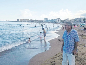 Mersin'in mavi bayraklı plajı kirletiliyor