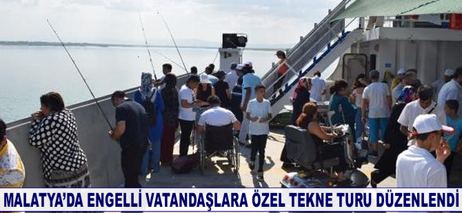Malatya'da engelli vatandaşlara özel tekne turu düzenlendi