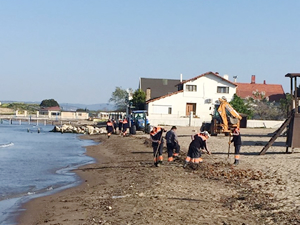 Çanakkale sahillerinde temizilik çalışması yapılıyor