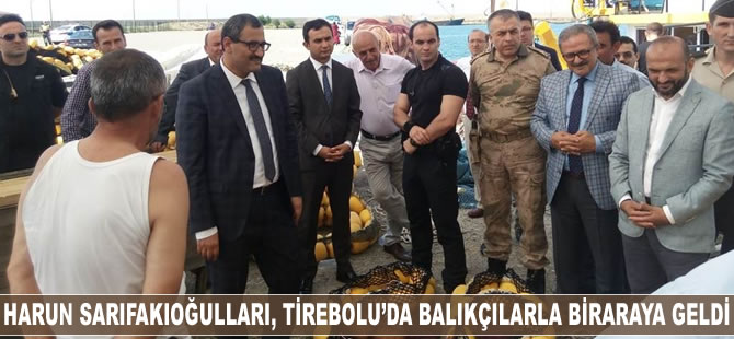 Harun Sarıfakıoğulları, balıkçı barınağında incelemelerde bulundu