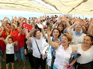 Maltepe Belediyesi kadınlar için tekne turu düzenledi