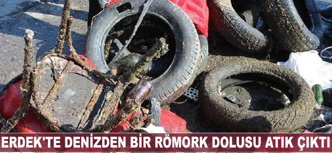 Erdek'te denizden bir römork dolusu atık çıktı