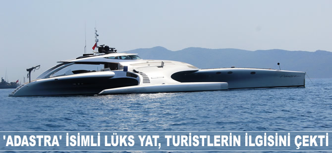 Adastra isimli lüks yat, turistlerin ilgisini çekti
