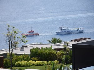 Görecek Adası açıklarında arızalanan Yunan feribotu, Bodrum Limanı'na getirildi