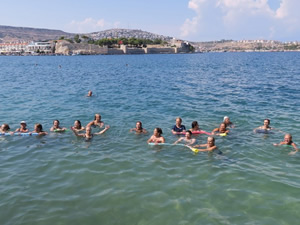 Foça'da Su Jimnastiği Kursu yoğun ilgi gördü