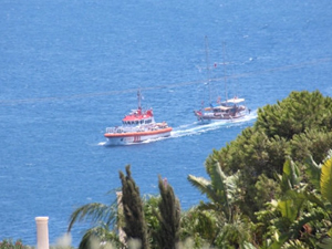 Bodrum açıklarındaki tur teknesi kurtarıldı