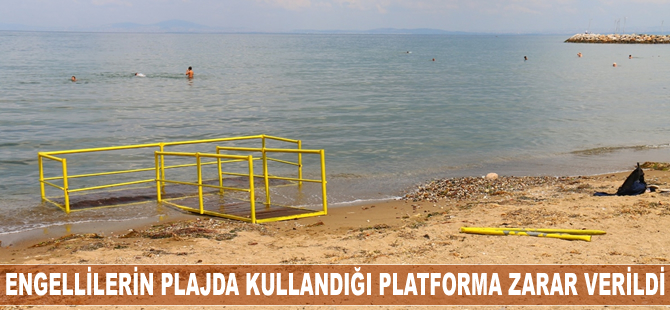 Yalova'da engellilerin plajda kullandığı platforma zarar verildi