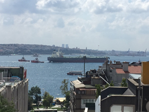 M/T NISSOS THERASSIA, İstanbul Boğazı'ndan geçiriliyor